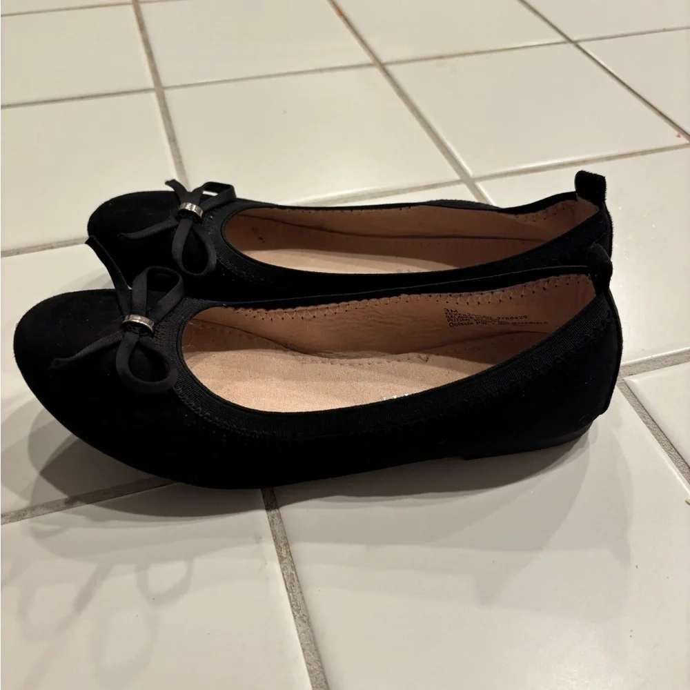 Great condition! Girls Black Bow Ballet Detail Flats